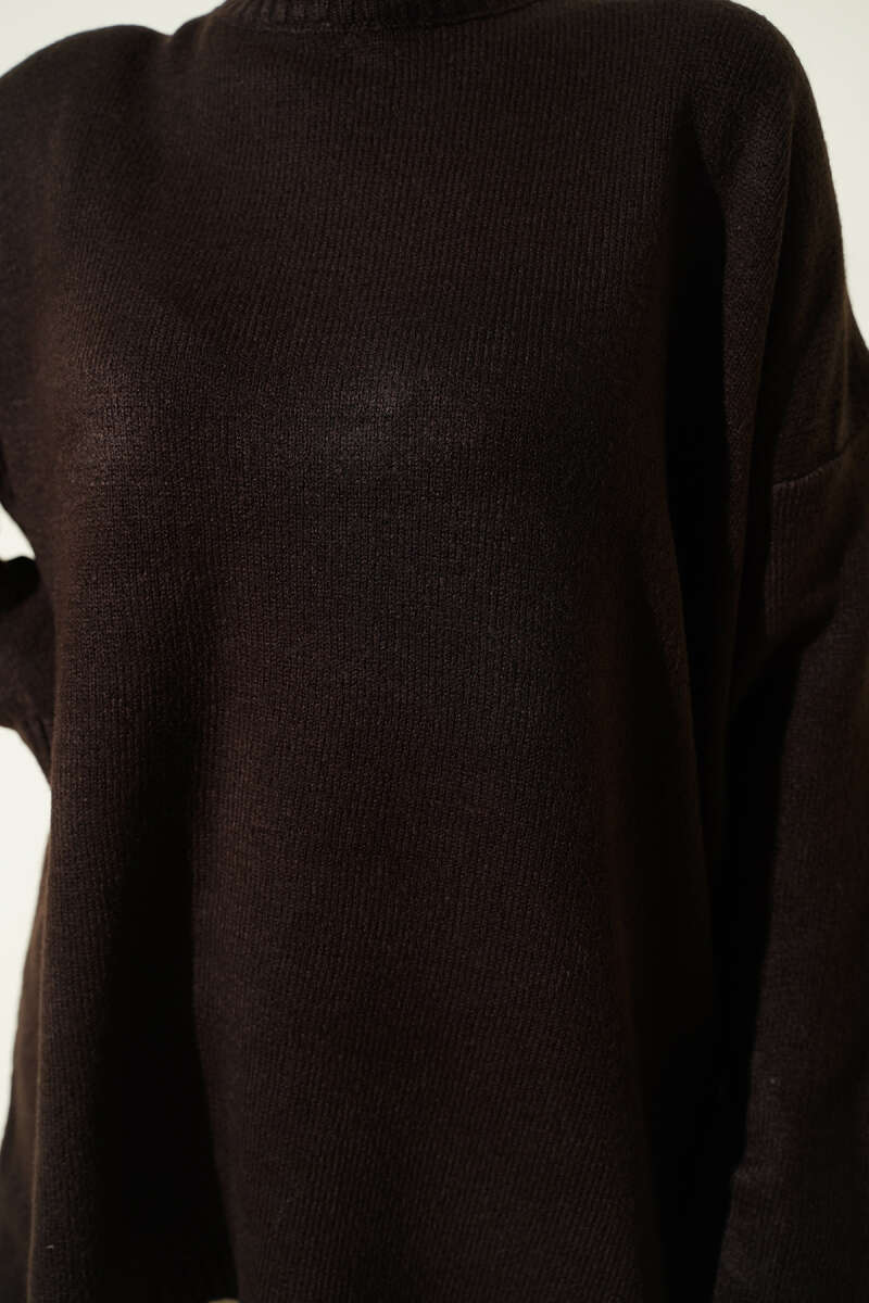https://cdn.pazarium.com.tr/oversize-dusuk-omuz-triko-tunik-aci-kahve-723795-17-B.jpg