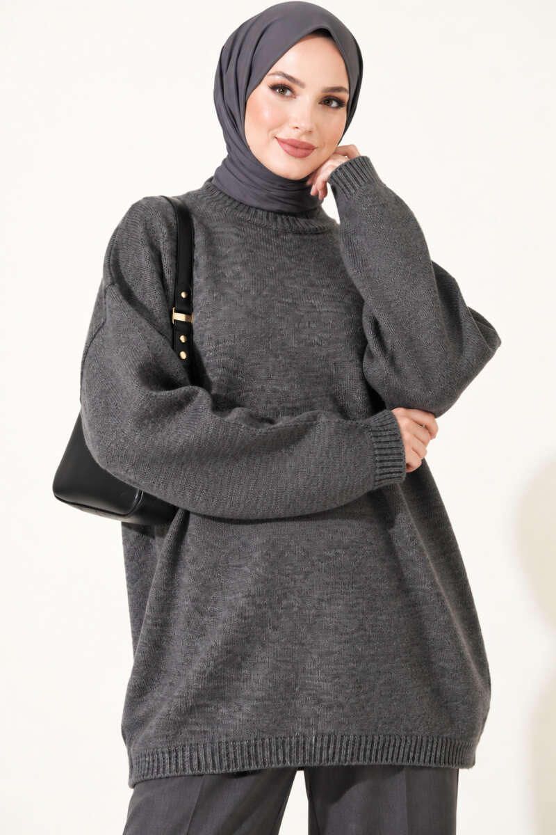 https://cdn.pazarium.com.tr/oversize-dusuk-omuz-triko-tunik-fume-827584-20-B.jpg