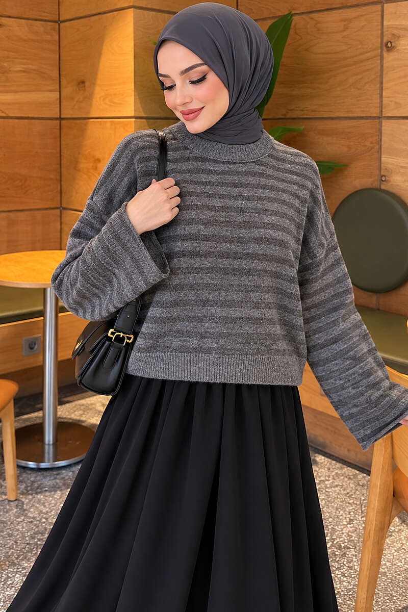 https://cdn.pazarium.com.tr/oversize-ince-cizgili-triko-kazak-antrasit-838869-20-B.jpg