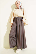 https://cdn.pazarium.com.tr/oversize-pacali-baglamali-pantolon-kahve-762651-18-B.jpg