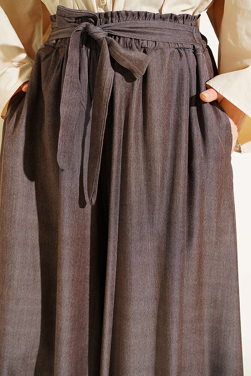 https://cdn.pazarium.com.tr/oversize-pacali-baglamali-pantolon-kahve-762657-18-B.jpg