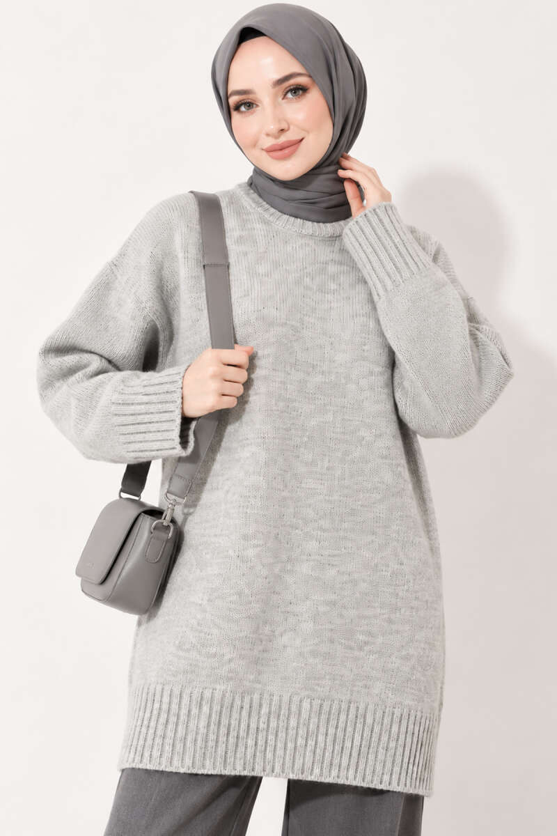 https://cdn.pazarium.com.tr/oversize-ribanali-triko-tunik-gri-822587-20-B.jpg