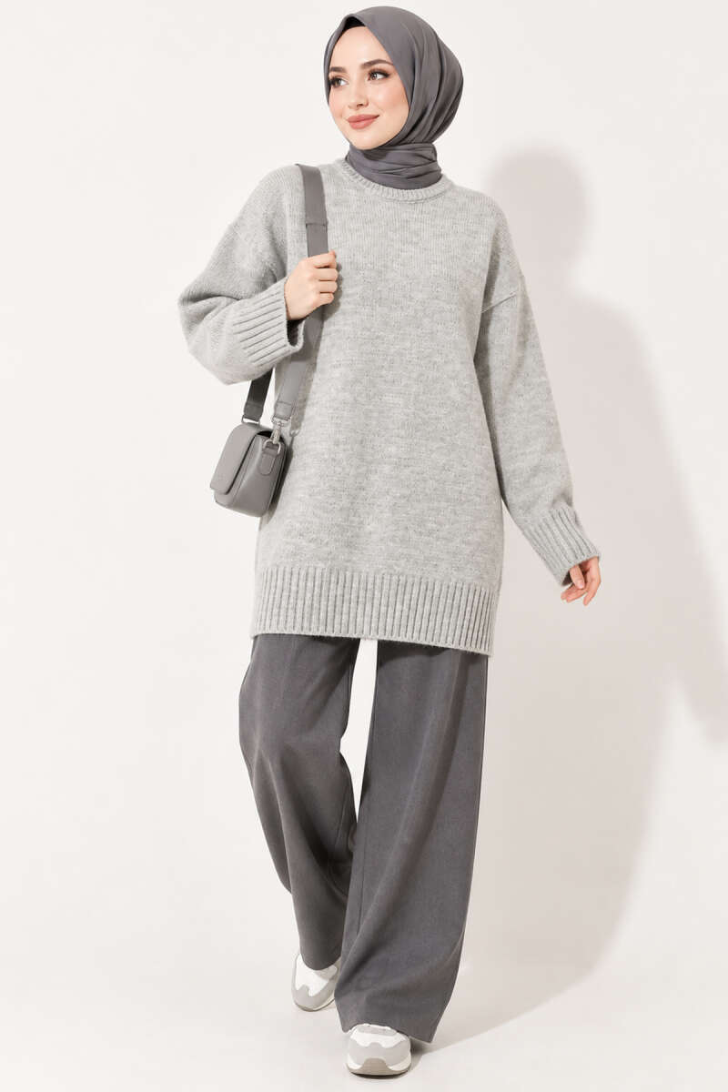 https://cdn.pazarium.com.tr/oversize-ribanali-triko-tunik-gri-822589-20-B.jpg