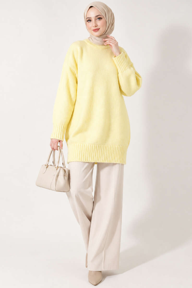 https://cdn.pazarium.com.tr/oversize-ribanali-triko-tunik-sari-822601-20-B.jpg
