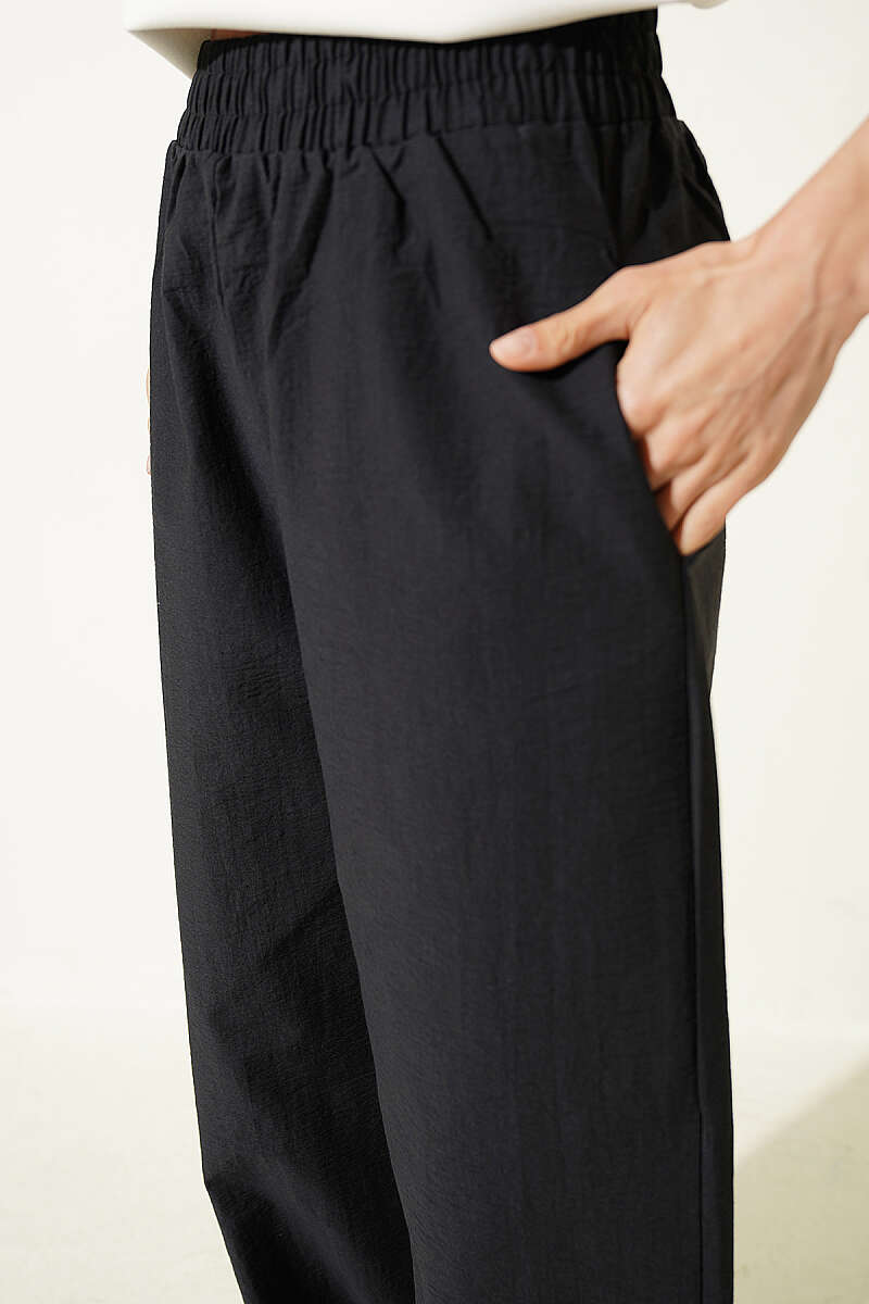 https://cdn.pazarium.com.tr/paca-lastikli-parasut-jogger-pantolon-siyah-761549-18-B.jpg