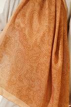 https://cdn.pazarium.com.tr/paisley-motiflii-soft-sal-camel-802679-19-B.jpg
