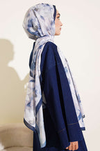 https://cdn.pazarium.com.tr/papatya-cicekli-desenli-soft-sal-lacivert-807859-19-B.jpg