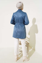https://cdn.pazarium.com.tr/pelerinli-kusakli-kisa-trenckot-indigo-554352-13-B.jpg