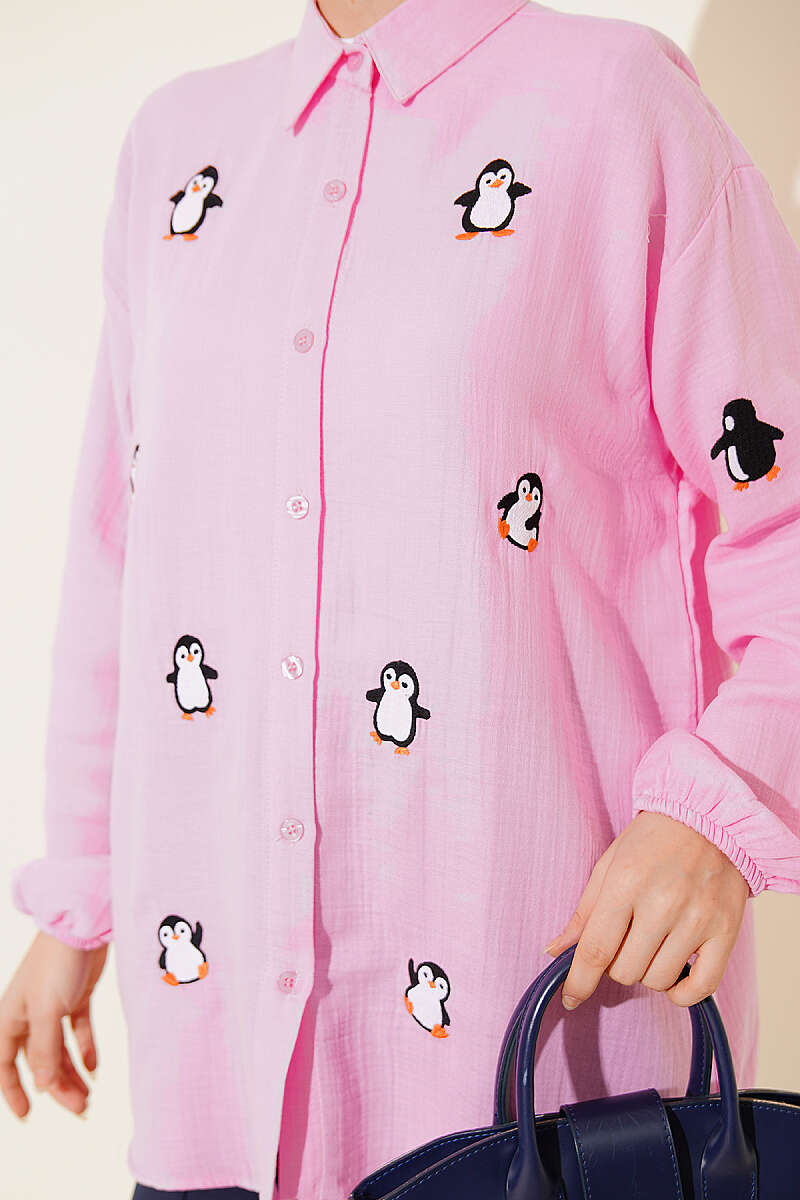 https://cdn.pazarium.com.tr/penguen-nakisli-muslin-gomlek-pembe-768755-18-B.jpg