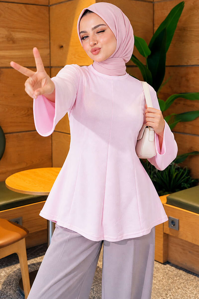 https://cdn.pazarium.com.tr/pensli-capraz-ip-baglamali-tunik-pembe-839793-20-B.jpg