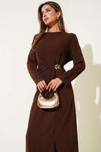 https://cdn.pazarium.com.tr/pile-detayli-gold-tokali-midi-elbise-kahve-665500-16-B.jpg