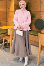 https://cdn.pazarium.com.tr/pileli-dugmeli-sakalli-hirka-pembe-835952-20-B.jpg