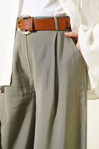 https://cdn.pazarium.com.tr/pileli-kemerli-oversize-pantolon-haki-803986-19-B.jpg
