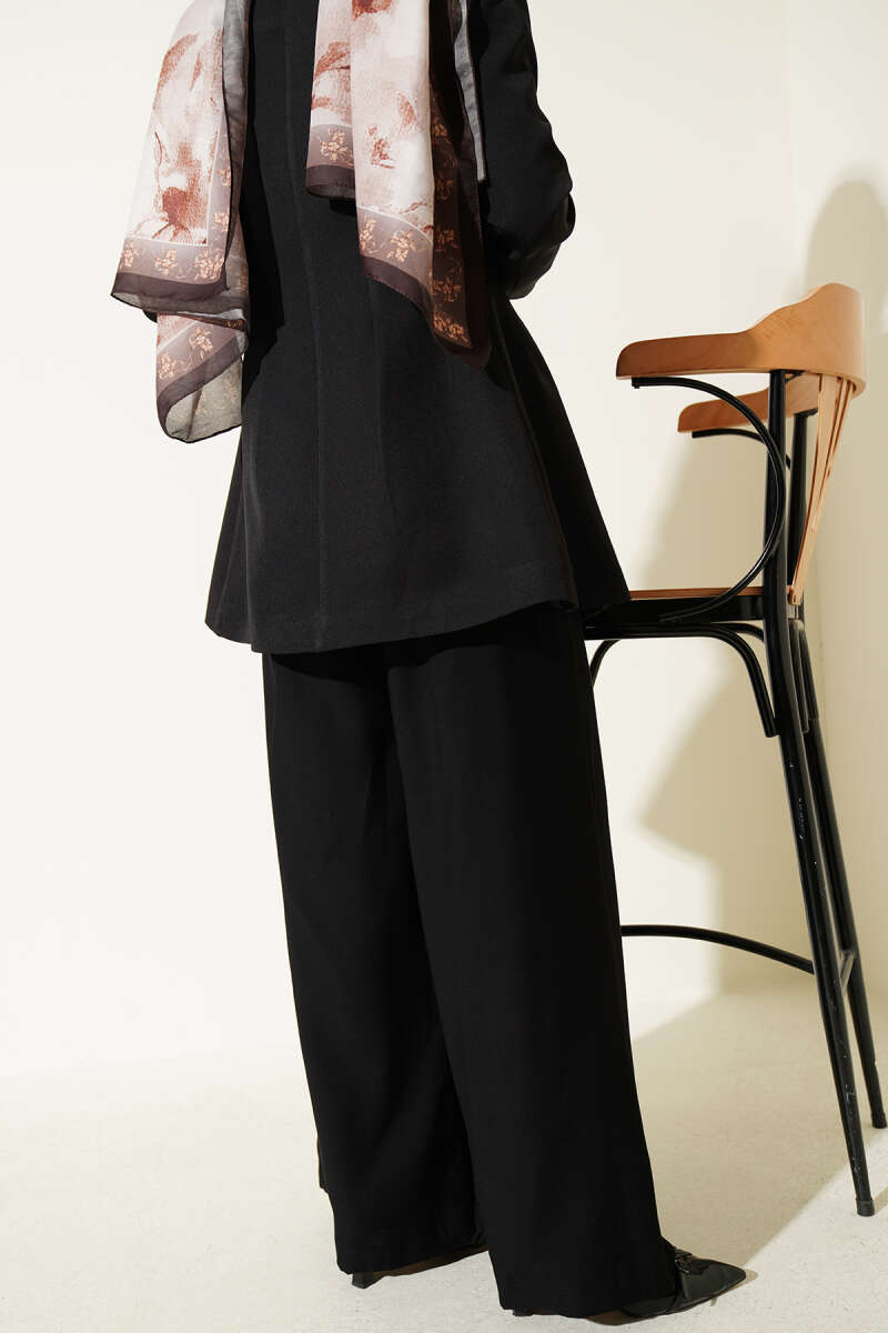 https://cdn.pazarium.com.tr/pileli-kemerli-oversize-pantolon-siyah-751557-18-B.jpg