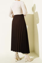 https://cdn.pazarium.com.tr/piliseli-yan-kemer-detayli-etek-kahve-731218-17-B.jpg