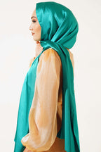https://cdn.pazarium.com.tr/pirlanta-abiye-sal-benetton-408922-94-B.jpg