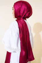 https://cdn.pazarium.com.tr/pirlanta-abiye-sal-magenta-488076-11-B.jpg