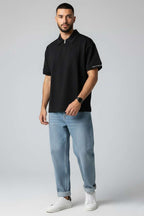 https://cdn.pazarium.com.tr/polo-yaka-kol-yazili-oversize-erkek-t-shirt-siyah-750018-18-B.jpg