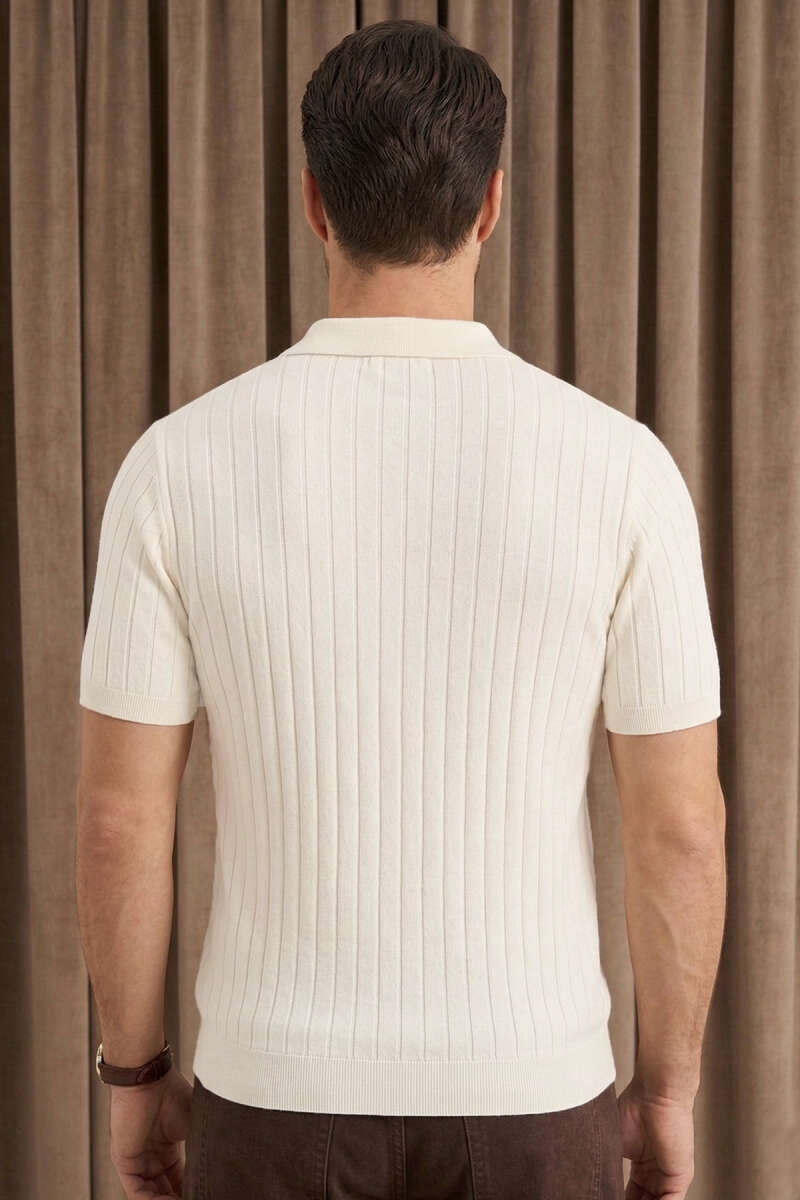 https://cdn.pazarium.com.tr/polo-yaka-yarim-fermuarli-erkek-t-shirt-beyaz-750104-18-B.jpg