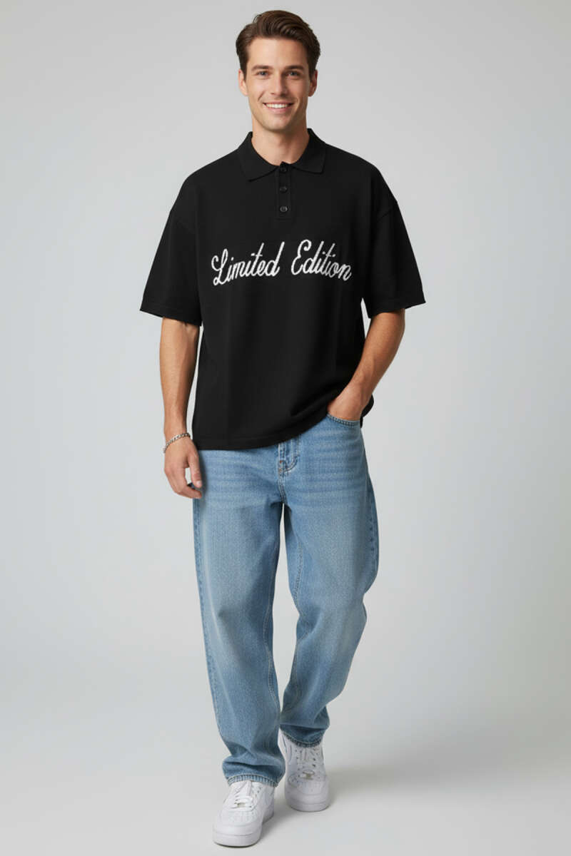 https://cdn.pazarium.com.tr/polo-yaka-yazili-erkek-triko-t-shirt-siyah-752324-18-B.jpg