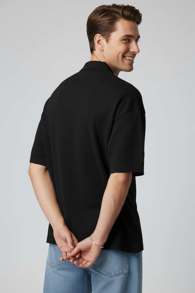 https://cdn.pazarium.com.tr/polo-yaka-yazili-erkek-triko-t-shirt-siyah-752325-18-B.jpg