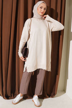 https://www.pazarium.com.tr/polyelit-yaka-detayli-triko-tunik-bej-831825-20-B.jpg