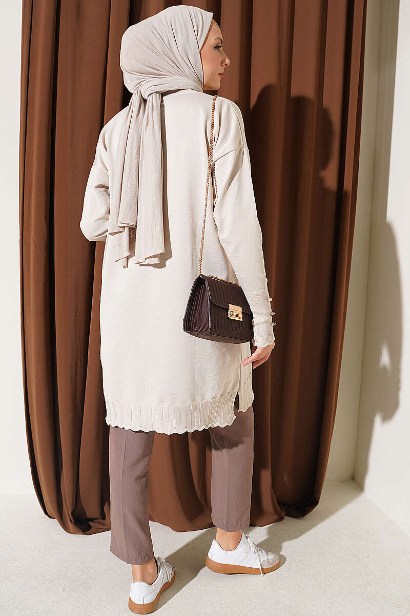 https://www.pazarium.com.tr/polyelit-yaka-detayli-triko-tunik-bej-831826-20-B.jpg