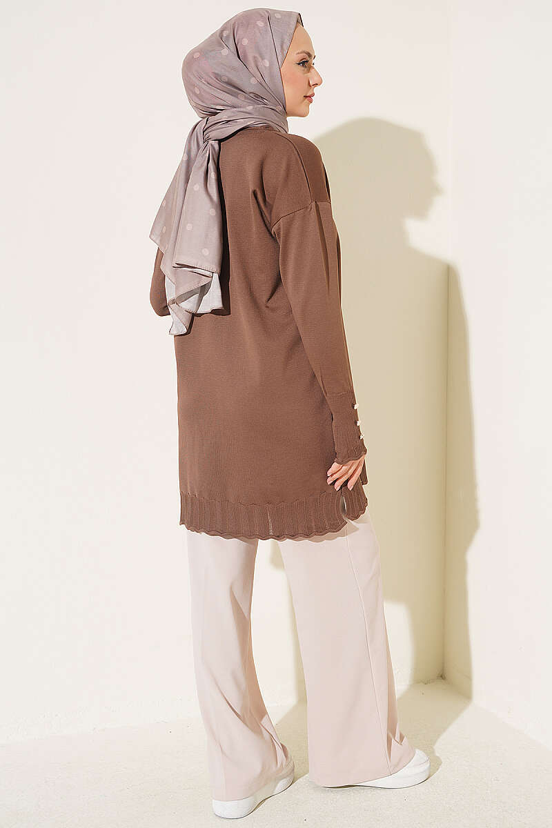 https://www.pazarium.com.tr/polyelit-yaka-detayli-triko-tunik-kahve-831834-20-B.jpg