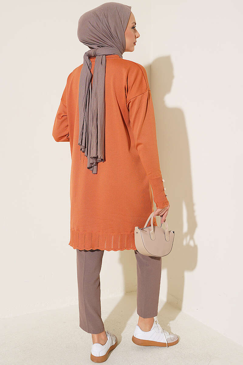 https://www.pazarium.com.tr/polyelit-yaka-detayli-triko-tunik-oranj-831810-20-B.jpg