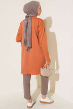 https://www.pazarium.com.tr/polyelit-yaka-detayli-triko-tunik-oranj-831810-20-B.jpg