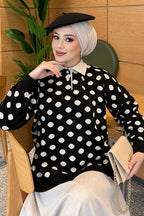 https://cdn.pazarium.com.tr/puantiyeli-dugmeli-triko-tunik-siyah-825067-20-B.jpg