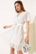 https://cdn.pazarium.com.tr/puantiyeli-kemerli-kat-mini-sifon-elbise-beyaz-628985-15-B.jpg