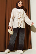 https://cdn.pazarium.com.tr/puskullu-firfirli-ip-baglamali-kimono-bej-789020-19-B.jpg