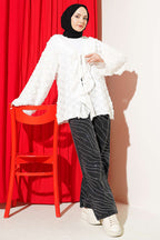 https://cdn.pazarium.com.tr/puskullu-firfirli-ip-baglamali-kimono-ekru-789017-19-B.jpg