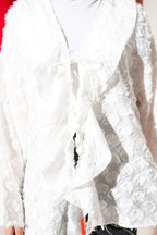 https://cdn.pazarium.com.tr/puskullu-firfirli-ip-baglamali-kimono-ekru-789023-19-B.jpg