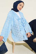 https://cdn.pazarium.com.tr/puskullu-firfirli-ip-baglamali-kimono-mavi-789009-19-B.jpg