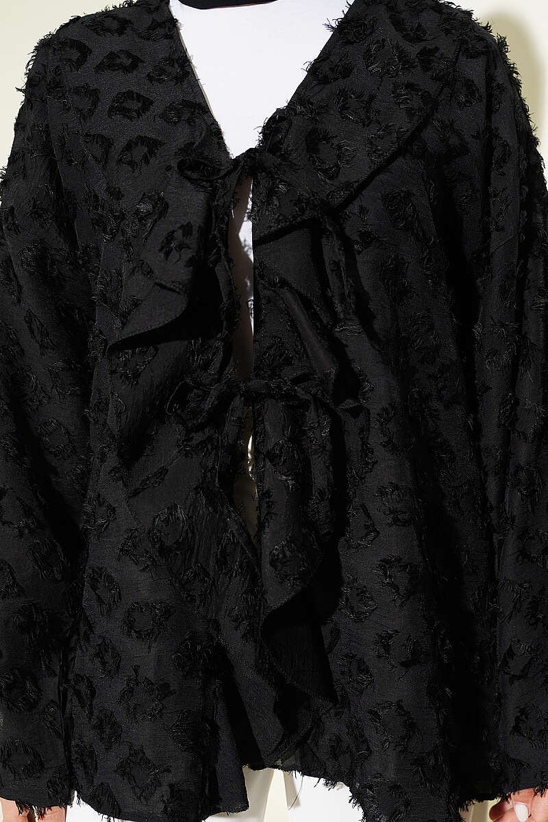 https://cdn.pazarium.com.tr/puskullu-firfirli-ip-baglamali-kimono-siyah-789014-19-B.jpg