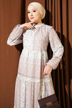 https://cdn.pazarium.com.tr/retro-cicek-desenli-sifon-elbise-bej-815136-20-B.jpg