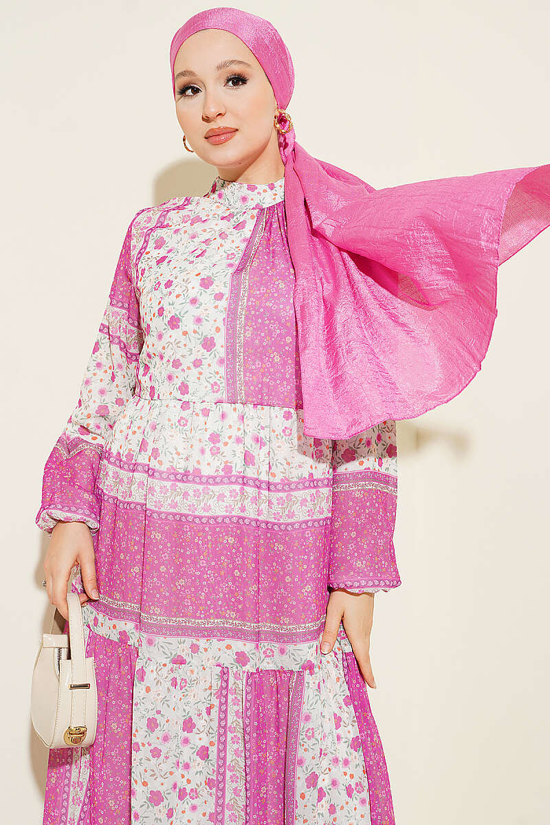 https://cdn.pazarium.com.tr/retro-cicek-desenli-sifon-elbise-fusya-815140-20-B.jpg