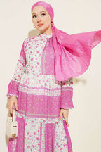 https://cdn.pazarium.com.tr/retro-cicek-desenli-sifon-elbise-fusya-815140-20-B.jpg