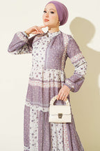 https://cdn.pazarium.com.tr/retro-cicek-desenli-sifon-elbise-lila-815594-20-B.jpg
