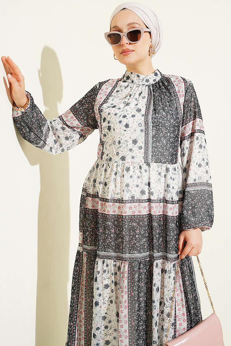 https://cdn.pazarium.com.tr/retro-cicek-desenli-sifon-elbise-siyah-815148-20-B.jpg