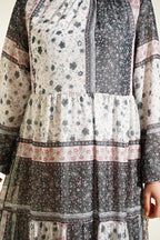 https://cdn.pazarium.com.tr/retro-cicek-desenli-sifon-elbise-siyah-815150-20-B.jpg