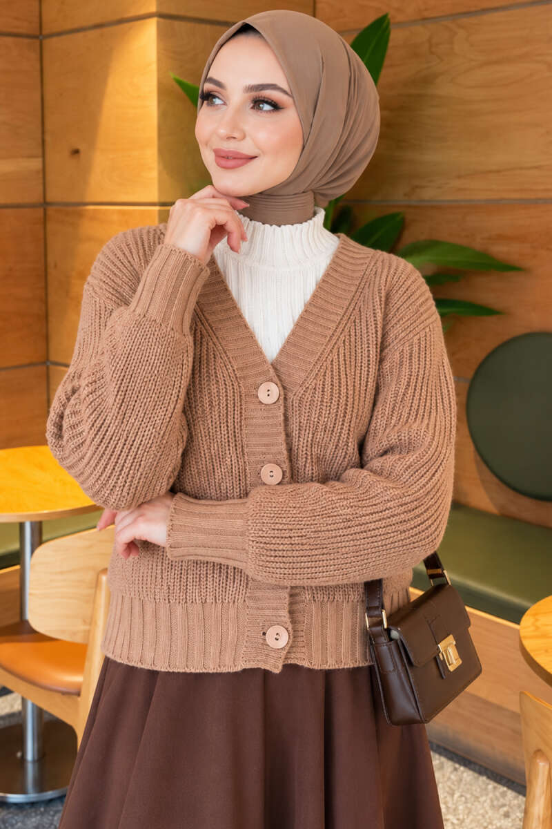 https://cdn.pazarium.com.tr/ribanali-dugme-detayli-triko-hirka-bej-834660-20-B.jpg