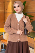 https://cdn.pazarium.com.tr/ribanali-dugme-detayli-triko-hirka-bej-834662-20-B.jpg
