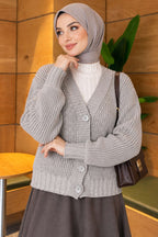 https://cdn.pazarium.com.tr/ribanali-dugme-detayli-triko-hirka-gri-834674-20-B.jpg