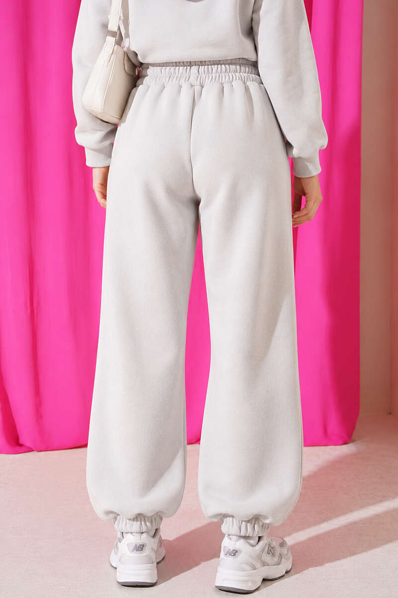 https://cdn.pazarium.com.tr/s-armali-sardonlu-jogger-pantolon-gri-839551-20-B.jpg