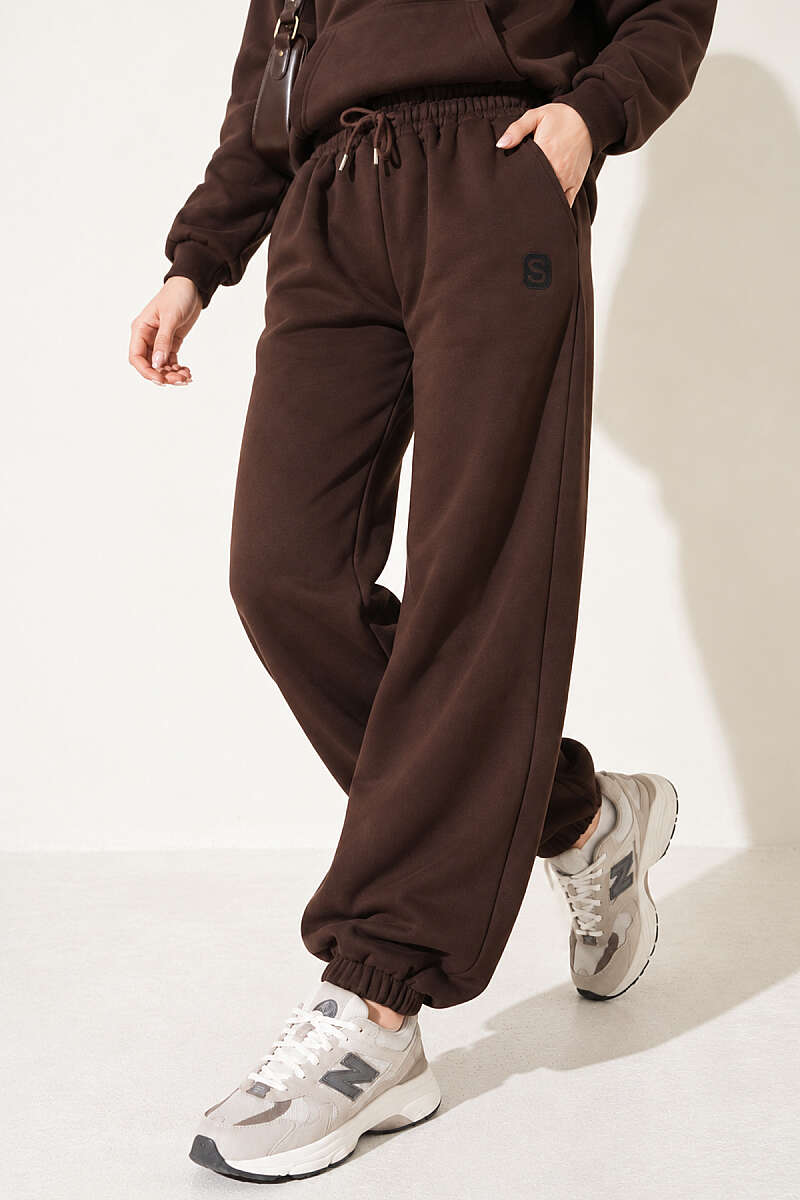 https://cdn.pazarium.com.tr/s-armali-sardonlu-jogger-pantolon-kahve-839762-20-B.jpg
