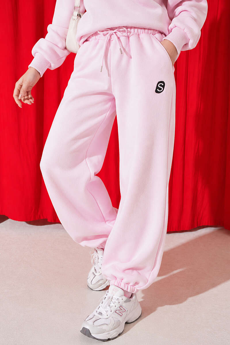 https://cdn.pazarium.com.tr/s-armali-sardonlu-jogger-pantolon-pembe-839532-20-B.jpg