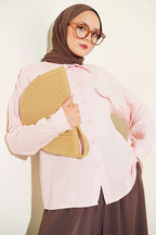 https://cdn.pazarium.com.tr/sahte-cep-kapakli-muslin-gomlek-pembe-812048-20-B.jpg
